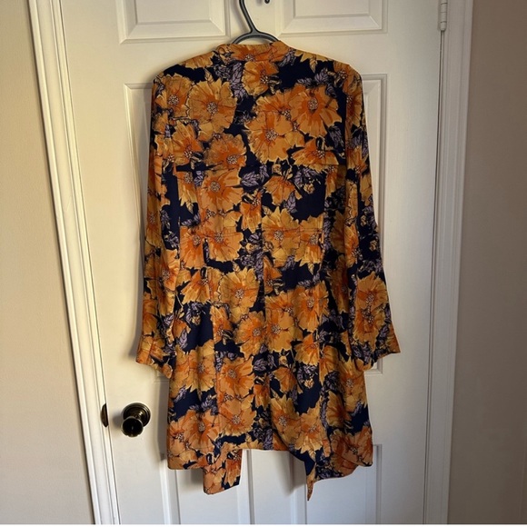 Aritzia Babaton “Quincey” floral trench coat size XS - Picture 3 of 5
